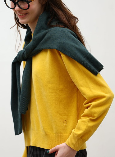 【ウォッシャブル】Creamy Cotton 玉ねぎ刺繍クルーネックニット