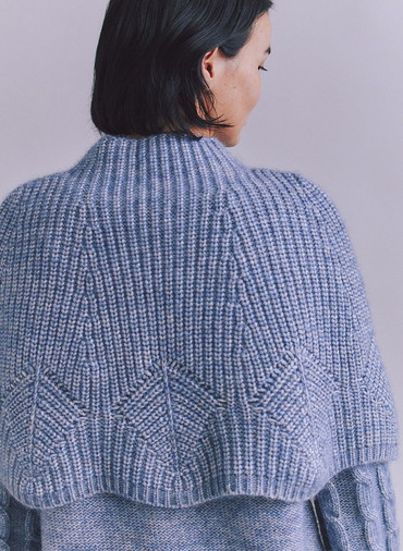 Cotton Alpaca 木の葉柄ニットケープ 詳細画像 Saxe Blue 2