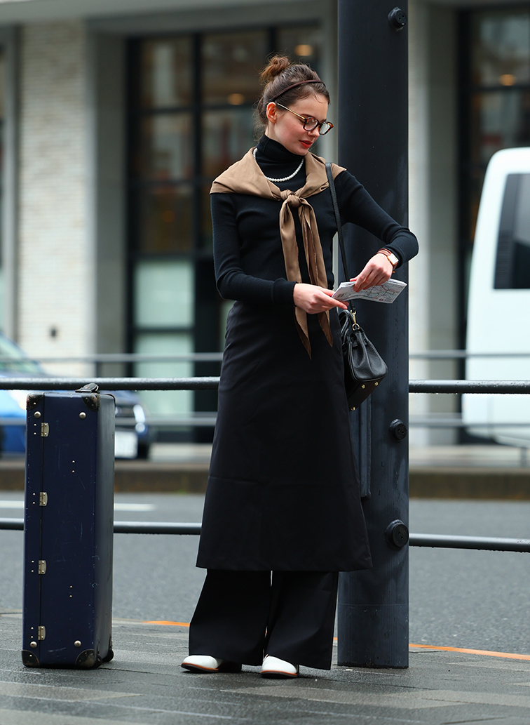 エッセンシャル・スカーフ 詳細画像 Brown 2