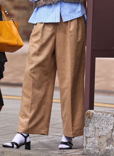 フェイクスウェードパンツ