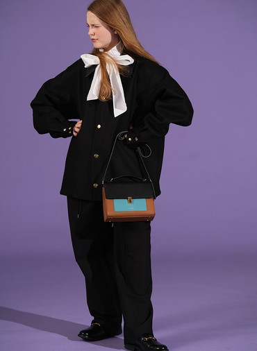 Clasp lock Leather Pocket Hand Bag 詳細画像 Ecru 5