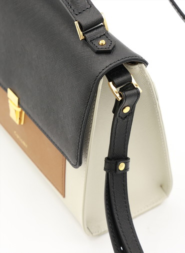 Clasp lock Leather Pocket Hand Bag 詳細画像 Ecru 3