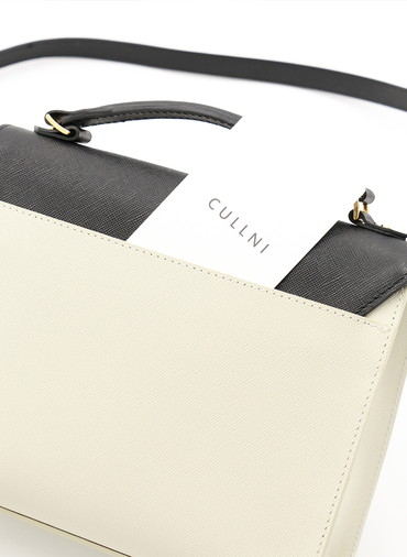 Clasp lock Leather Pocket Hand Bag 詳細画像 Ecru 5