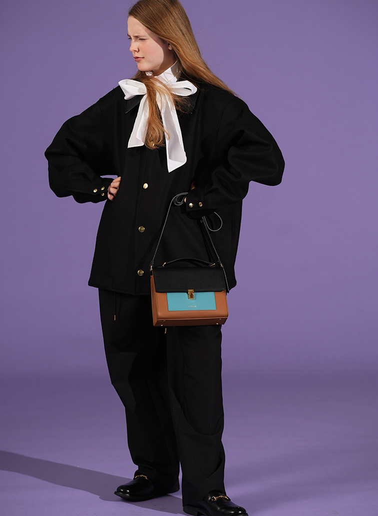 Clasp lock Leather Pocket Hand Bag 詳細画像 Ecru 5