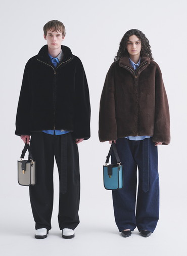 Clasp lock Leather Mini Shoulder Bag 詳細画像 Ecru 3