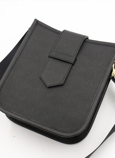 Clasp lock Leather Mini Shoulder Bag 詳細画像 Black 4