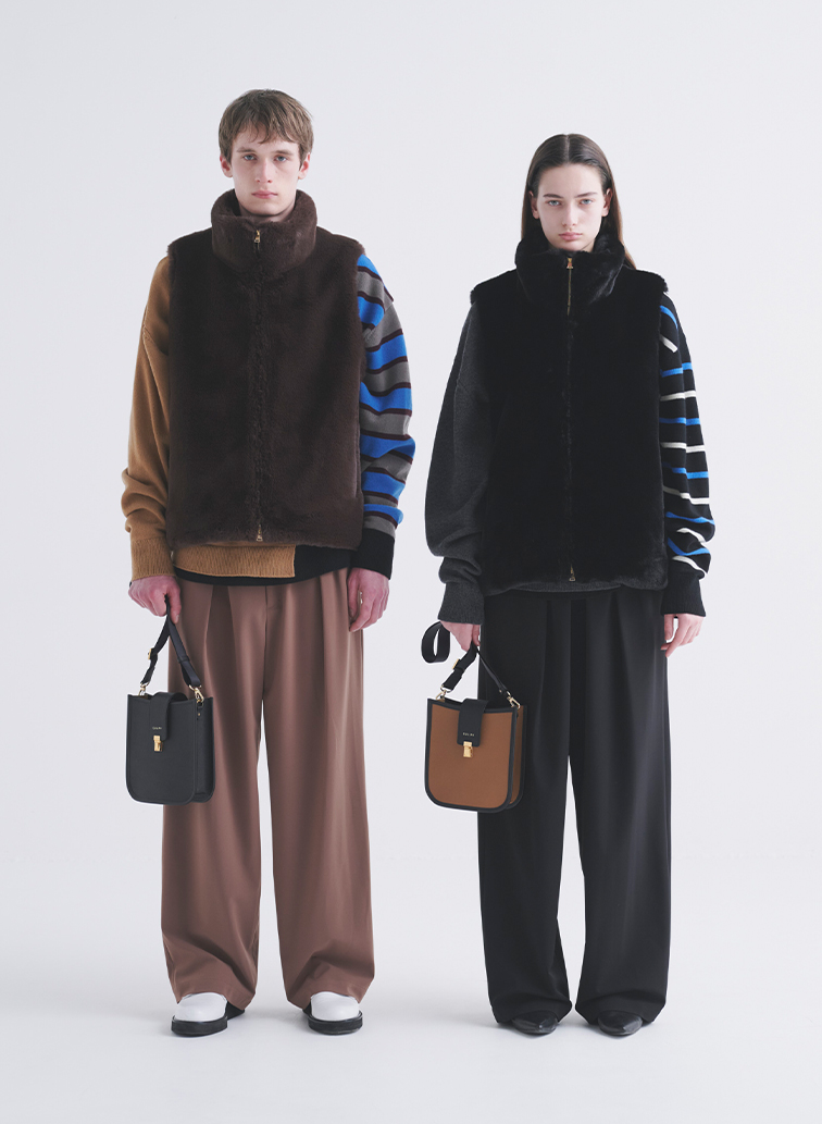 Clasp lock Leather Mini Shoulder Bag 詳細画像 Ecru 2