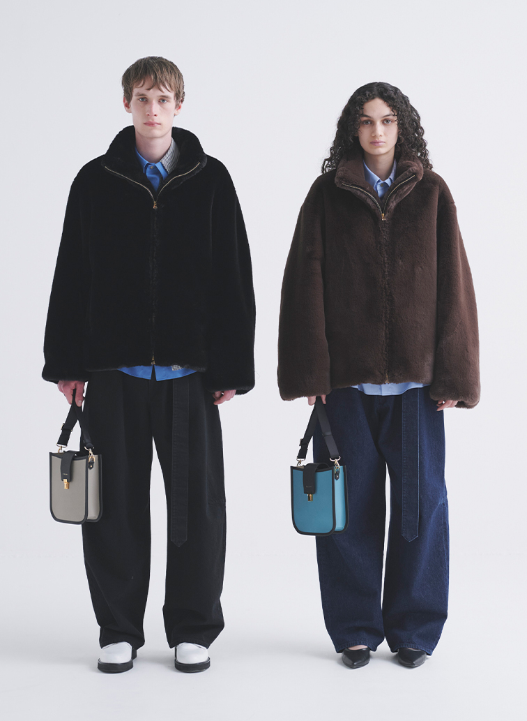 Clasp lock Leather Mini Shoulder Bag 詳細画像 Ecru 3