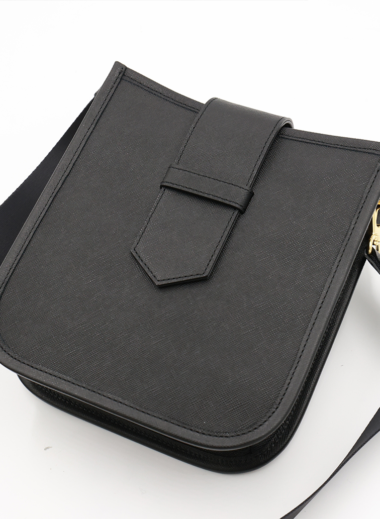 Clasp lock Leather Mini Shoulder Bag 詳細画像 Black 4