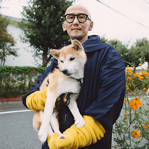 《オム プリッセ イッセイ ミヤケ》から石の形から着想を得たシリーズが登場。