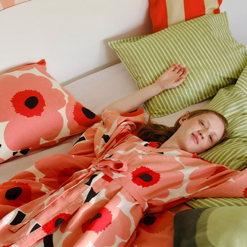 《マリメッコ》らしい春カラーのコレクション。