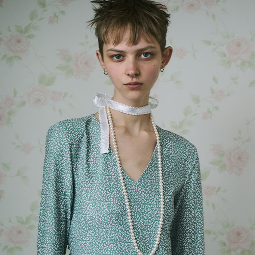 《ビビィ》と《ビジュードエム》の愛おしい淡水パールのジュエリー。