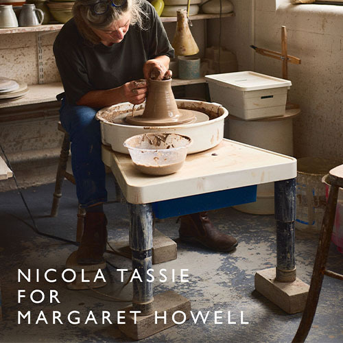 《マーガレット・ハウエル》とロンドンのデザイナー《ニコラ・タッシー》がコラボレーション。